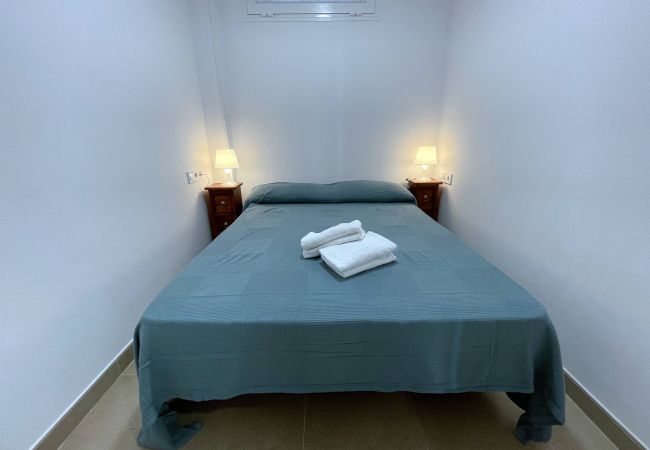 Bedroom. Bed 135cm. Front line beach. Doña Lola. Calahonda Bedroom. Bed 135cm. Front line beach. Doña Lola. Calahonda. Costa del Sol