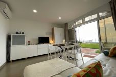 Living/dining room. Garden. Front line beach. Doña Lola. Calahonda. Costa del Sol