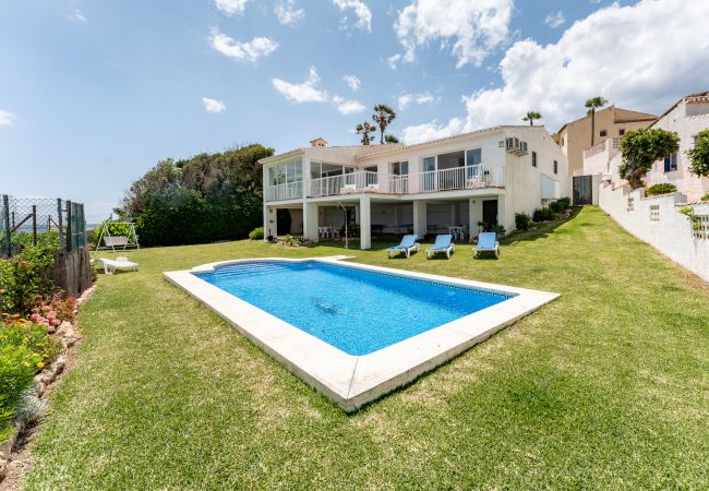 Villa/Dettached house in Mijas Costa - Beautiful beach front villa. Calahonda. Mijas Costa. Costa del Sol. CS230