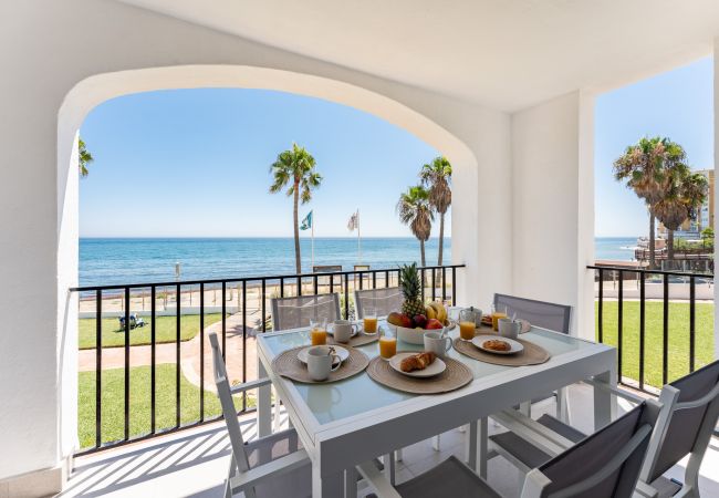  in Mijas Costa - CS261 Doña Lola Renata - Stunning 2 bedroom frontline beach apartment, Calahonda, Mijas Costa